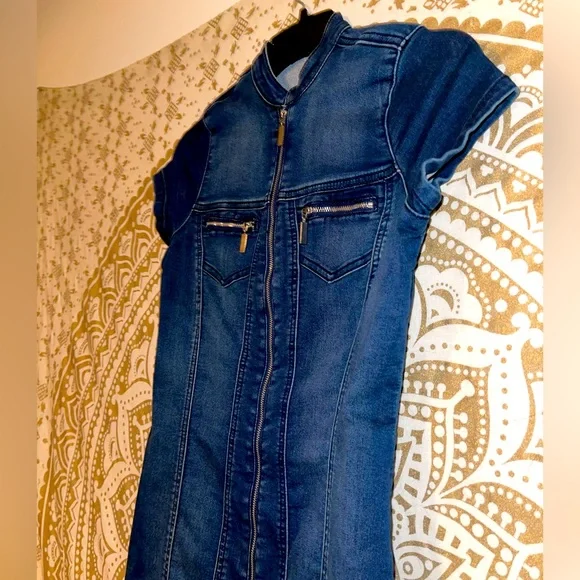 “GUESS” LADIES DARK WASHED ZIP-UP DENIM DRESS…SIZE XS (US) - Picture 2 of 8